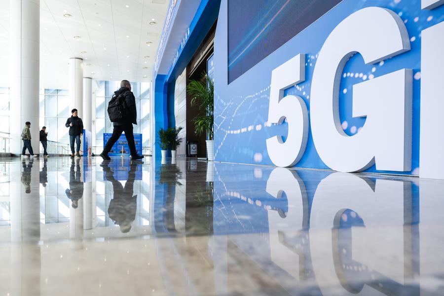 (Multimídia) Setor de telecomunicações da China registra crescimento estável nos primeiros 11 meses de 2025