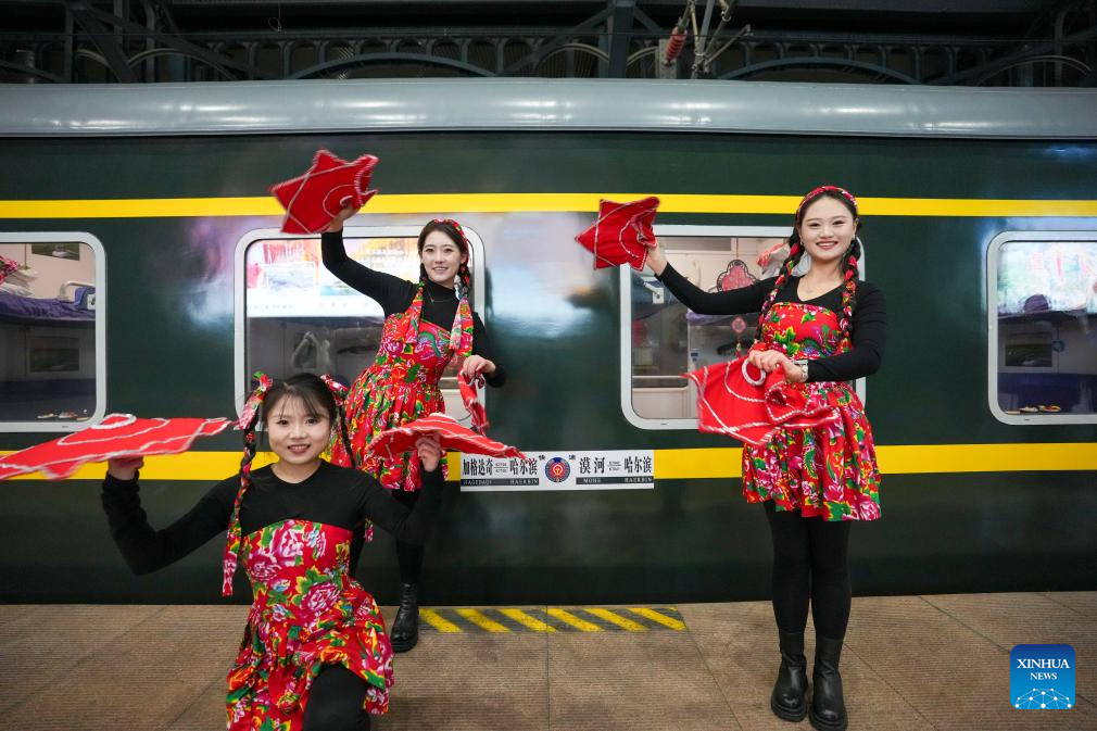 Primeiro trem temático dedicado à cultura folclórica do nordeste da China é lançado em Harbin