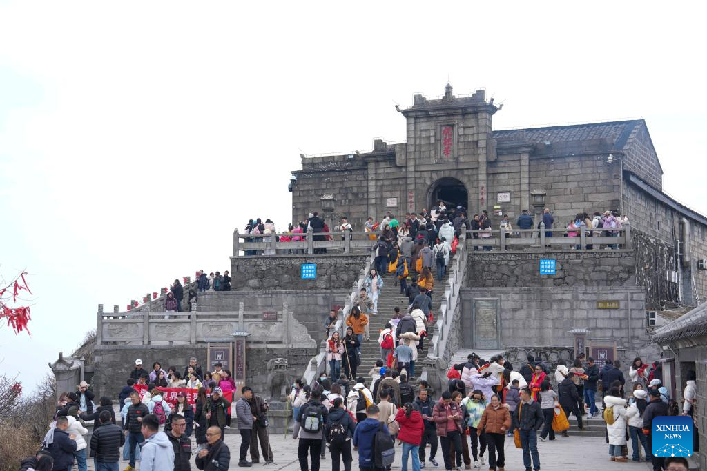 Turistas visitam Montanha Hengshan em Hengyang, na Província de Hunan, centro da China