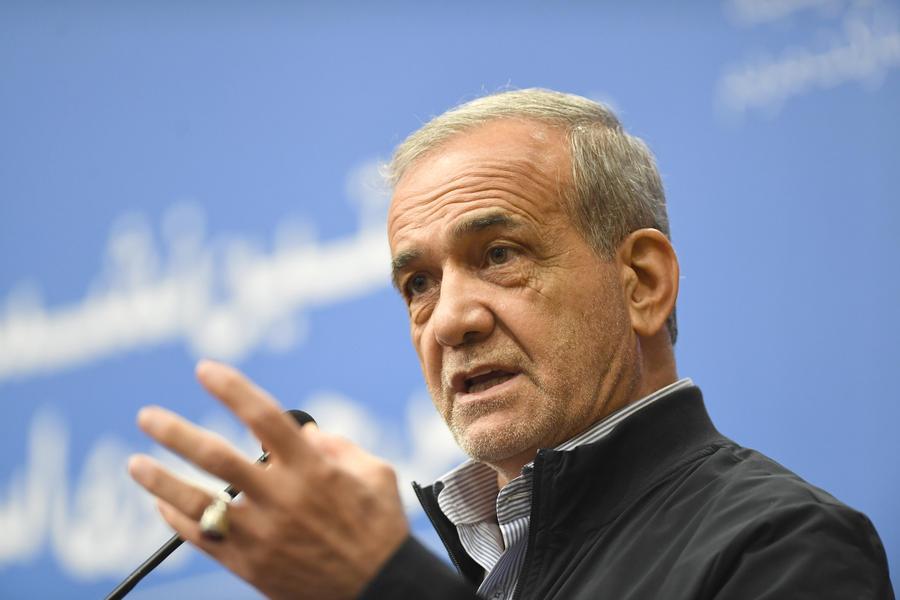 Presidente iraniano diz que governo está determinado a resolver problemas econômicos e pede abstenção de "ações destrutivas"