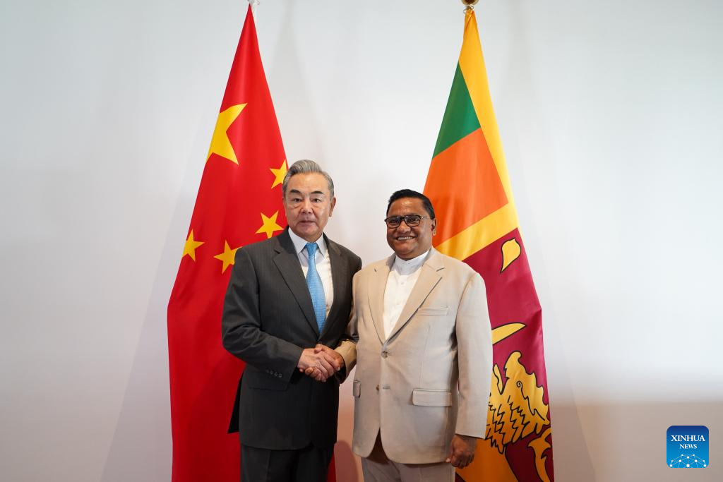 Ministros das Relações Exteriores da China e do Sri Lanka se reúnem para discutir relações