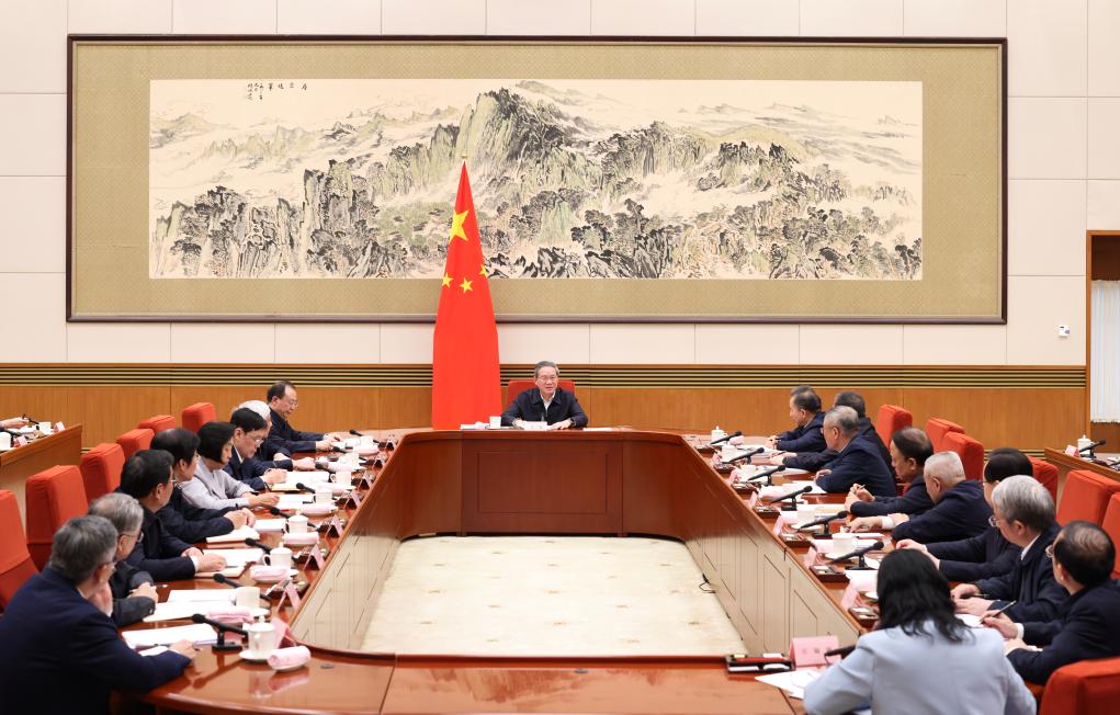 Premiê chinês preside simpósio sobre projeto de relatório de trabalho do governo e plano quinquenal