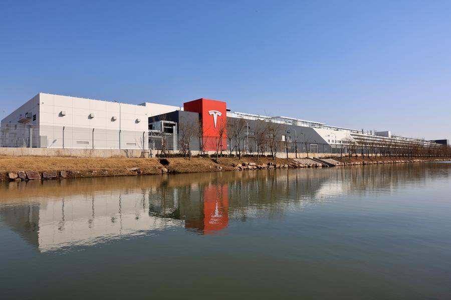 (Multimídia) Megafábrica da Tesla em Shanghai entrega mais de 2 mil unidades de armazenamento de energia em 2025