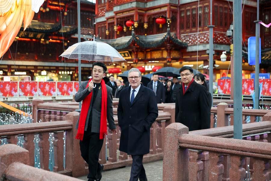 Primeiro-ministro britânico destaca importância do envolvimento durante viagem a Shanghai