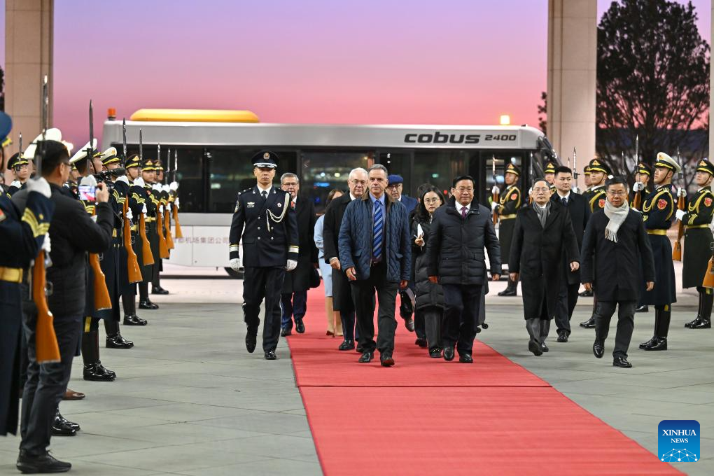 Presidente do Uruguai chega a Beijing para visita de Estado