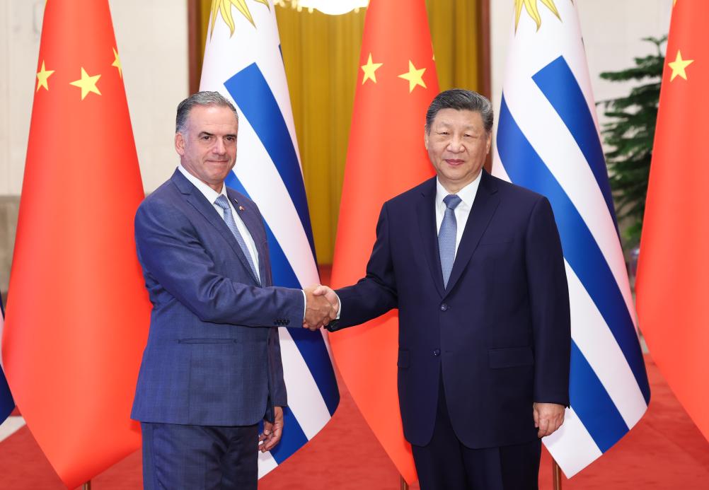 Xi pede cooperação com Uruguai em múltiplas áreas
