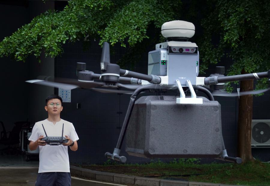 (Multimídia) Centro tecnológico da China, Shenzhen opera mais de 300 rotas logísticas de baixa altitude