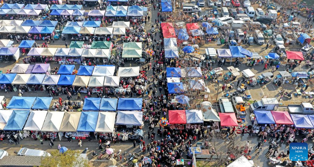 Festa da Primavera aquece comércio nos mercados ao redor da China