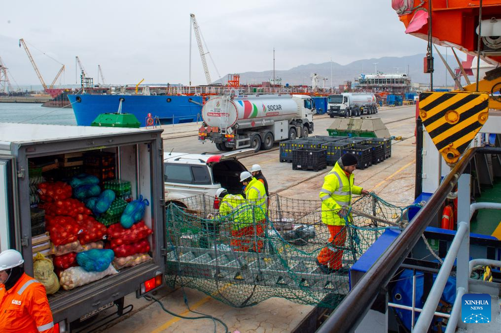 Destaque: Festa da Primavera "Cáspia" é feita para exploradores de petróleo chineses que apoiam a exploração de energia no Azerbaijão
