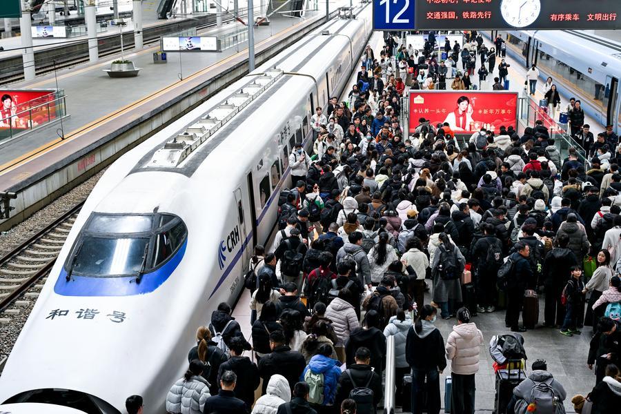 (Multimídia) China registra mais de 2,8 bilhões de viagens inter-regionais durante feriado da Festa da Primavera