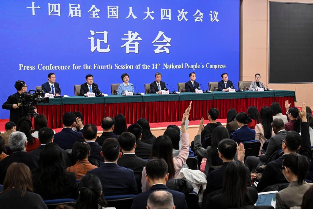 (Multimídia) China aproveitará IA para criar novos empregos, diz ministra