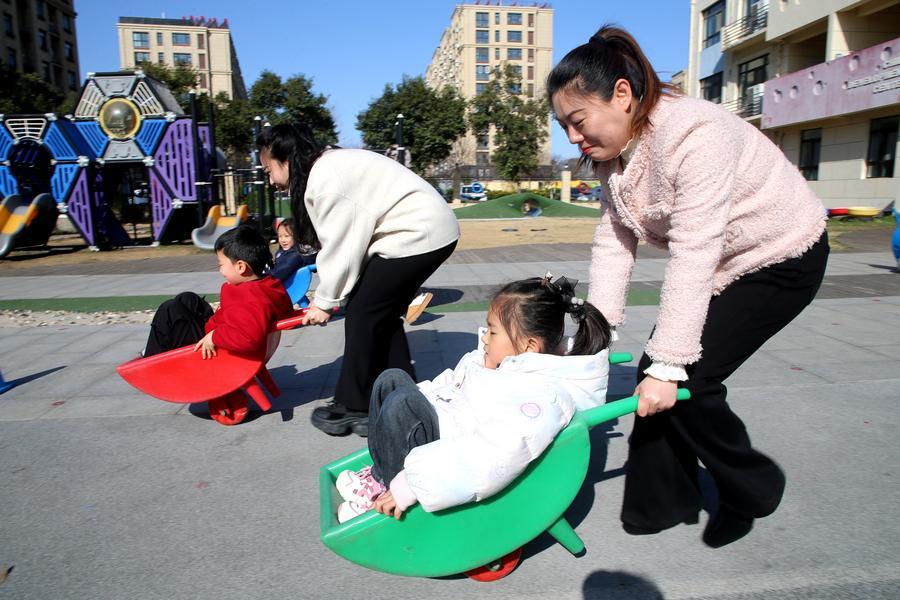 (Multimídia) China emite diretriz para promover desenvolvimento amigável para crianças