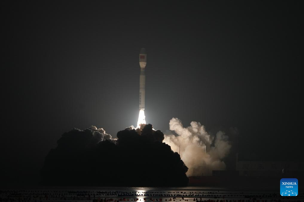 Foguete Smart Dragon-3 da China lança satélites do mar