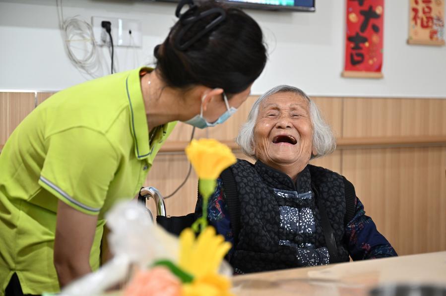 (Multimídia) Subsídio de cuidados a idosos da China beneficia mais de 1,05 milhão de pessoas com deficiência
