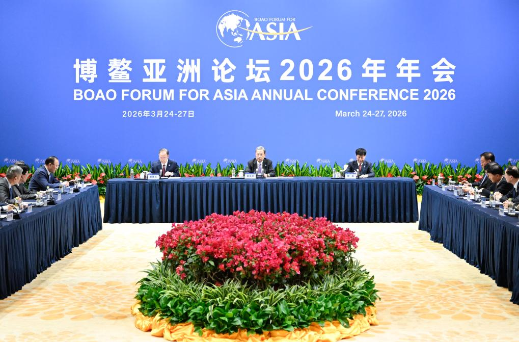 Mais alto legislador da China realiza conversações com representantes de empresários chineses e estrangeiros