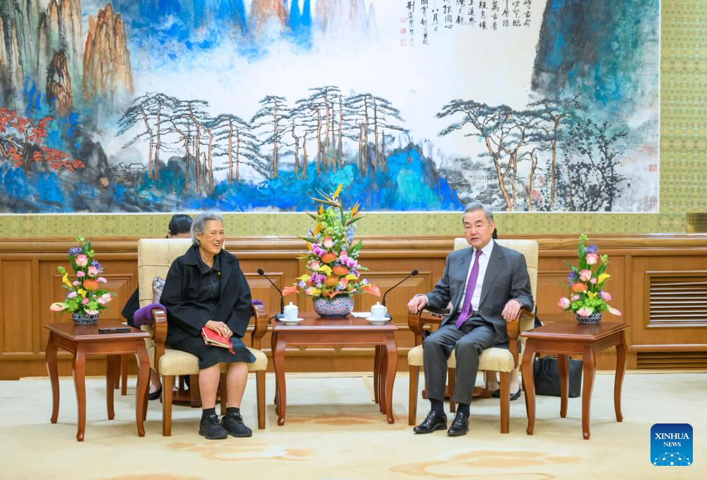 Chanceler chinês se reúne com princesa tailandesa Sirindhorn