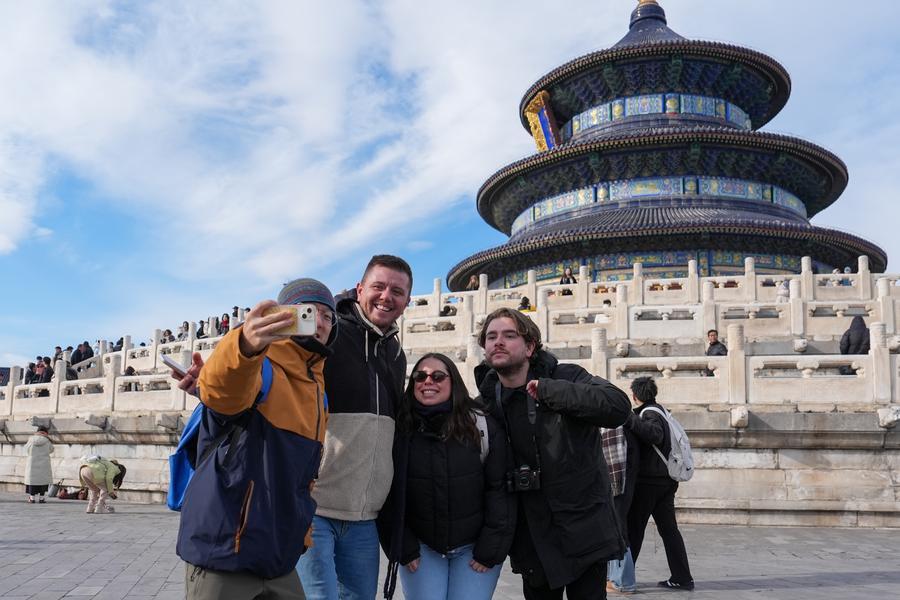 (Multimídia) China registra crescimento sólido em viagens transfronteiriças no primeiro trimestre com visitas de estrangeiros subindo
