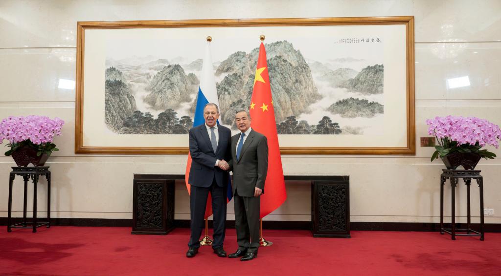 Chanceleres da China e da Rússia trocam opiniões sobre conflito entre EUA e Irã, situação na região Ásia-Pacífico, crise na Ucrânia e outras questões