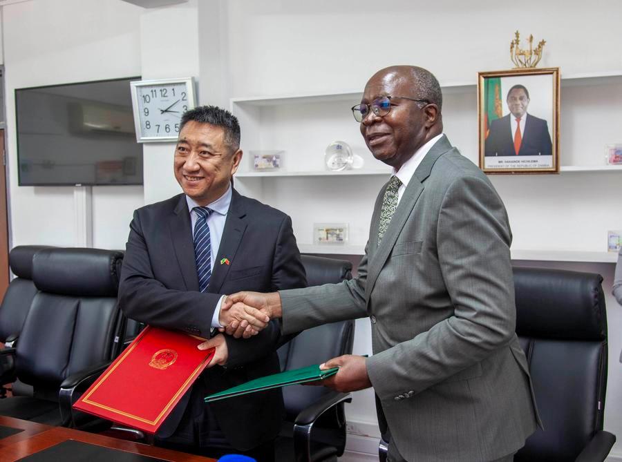 China e Zâmbia assinam acordo de cooperação para desenvolvimento