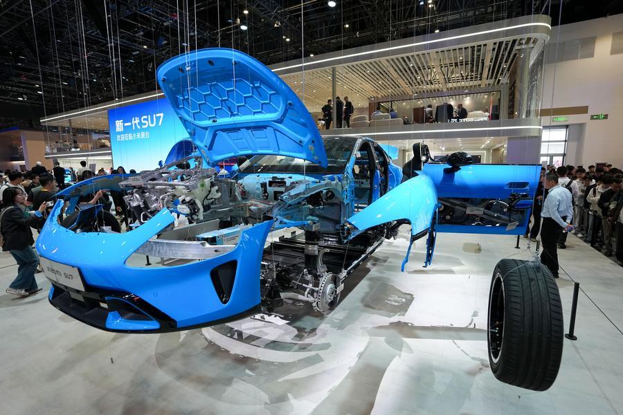 (Multimídia) Observatório Econômico: Inteligência é o novo motor no maior salão do automóvel do mundo em Beijing