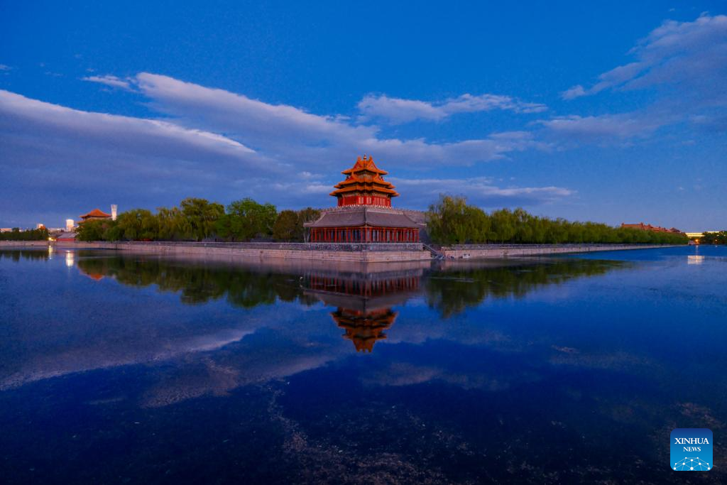 Paisagem da torre de esquina do Museu do Palácio em Beijing