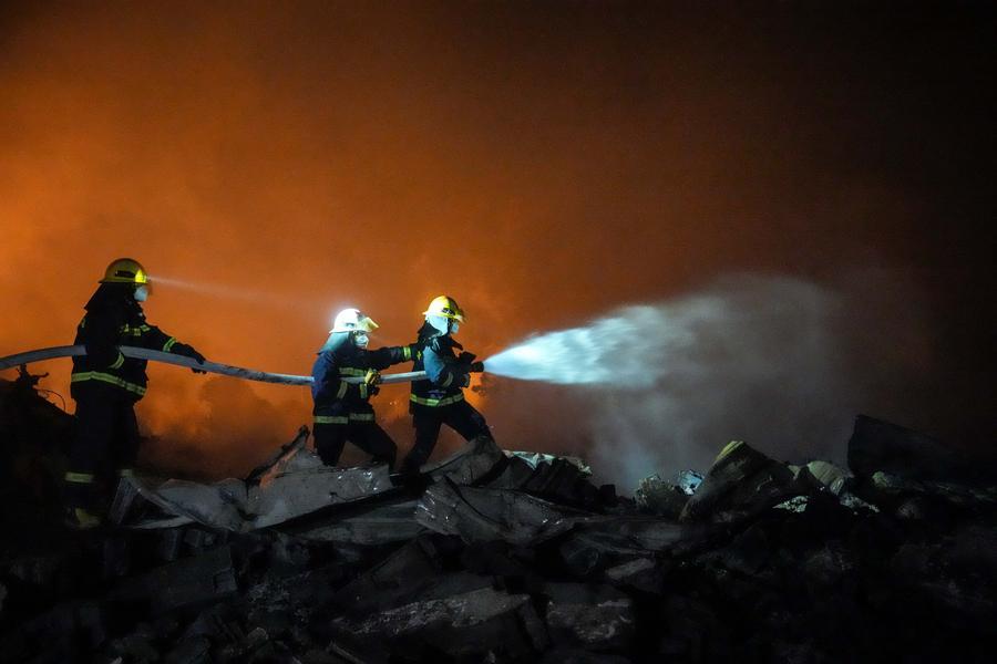 (Multimídia) Explosão em fábrica de fogos de artifício deixa 26 mortos e 61 feridos no centro da China