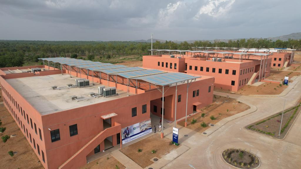 "Farol de sabedoria"ilumina sonhos de estudantes togoleses em Kara
