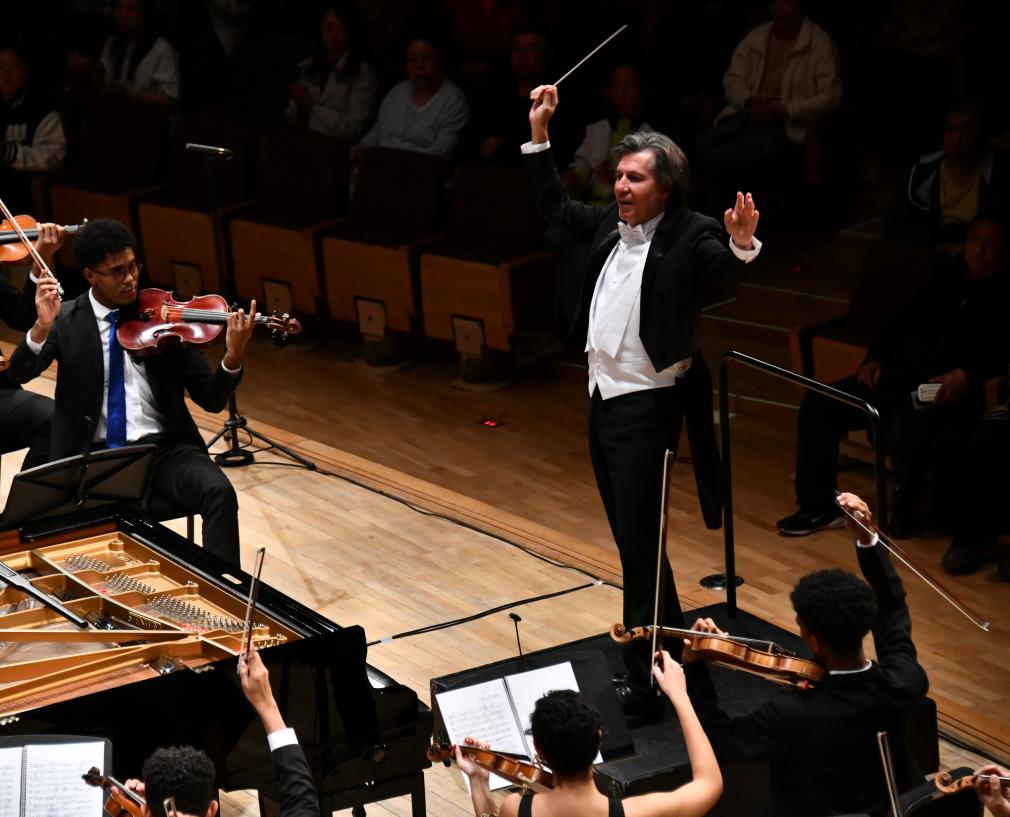 (Multimídia) Orquestra juvenil brasileira reforça intercâmbio cultural China-Brasil