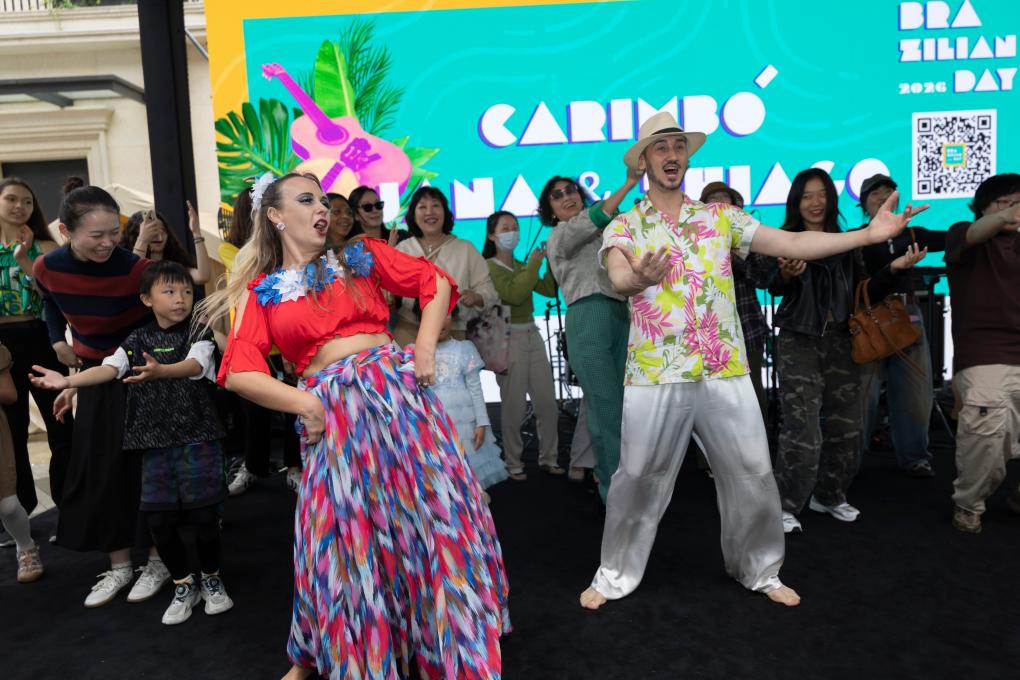 (Multimídia) "Vila Brasileira" em Shanghai encanta visitantes com imersão na música e dança do Brasil