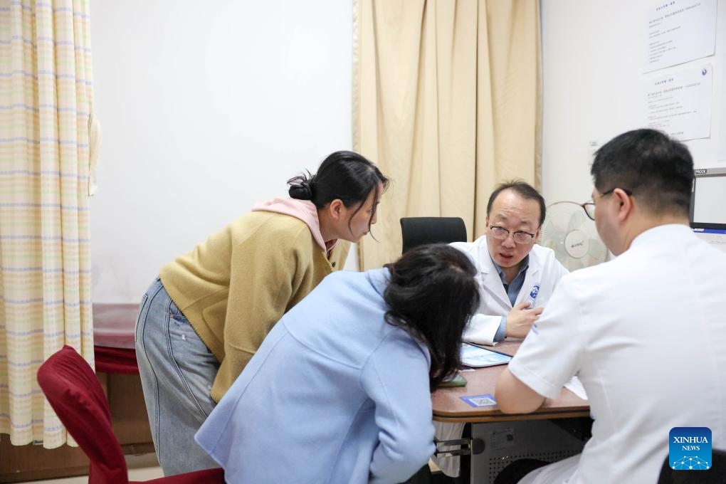 Dr. Wang Quan e sua equipe: 20 anos de dedicação e excelência tecnológica em defesa da vida