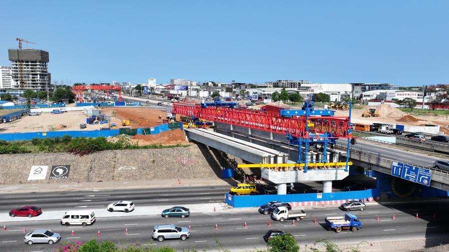 Mentoria cruzada de empresa chinesa aprimora eficiência de projetos de infraestrutura em Gana