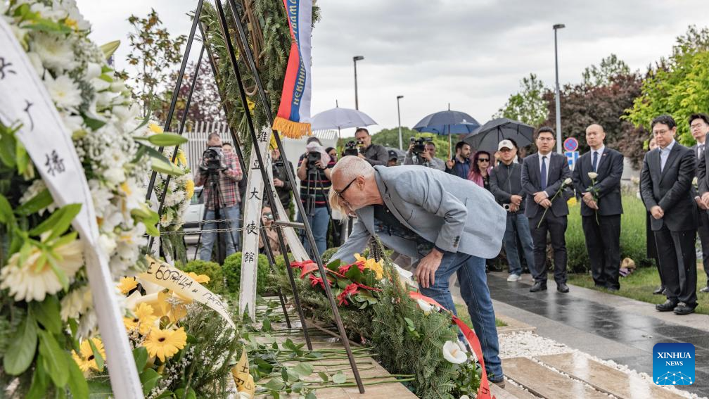 Sérvia e China homenageiam jornalistas chineses mortos em bombardeio da OTAN