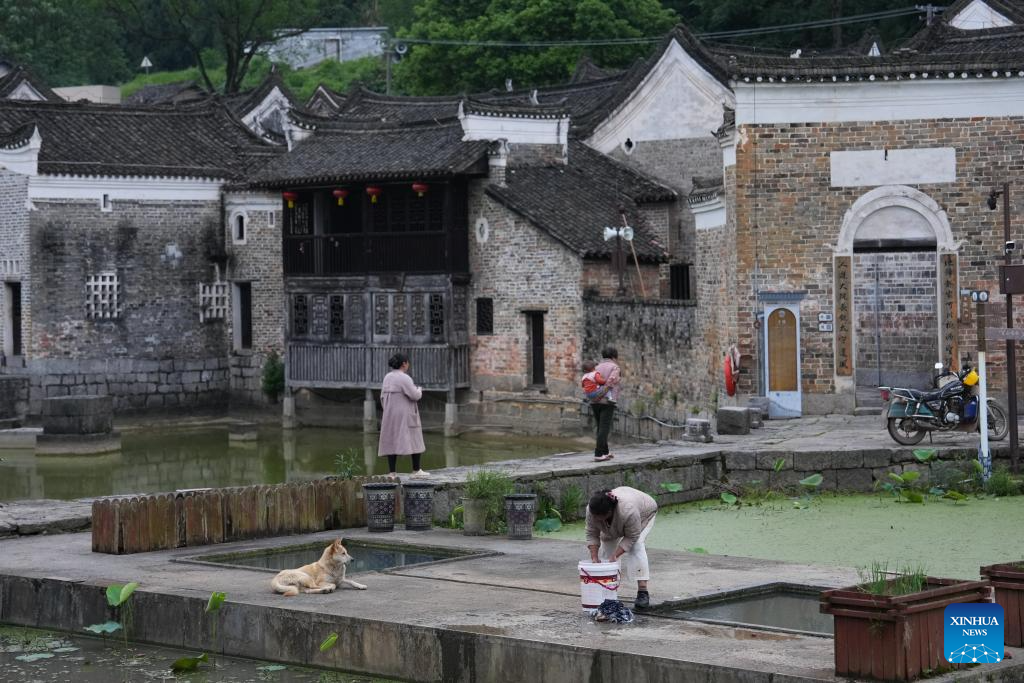 Beleza da Arquitetura Tradicional Chinesa: Complexo Residencial da Família Long em Hunan