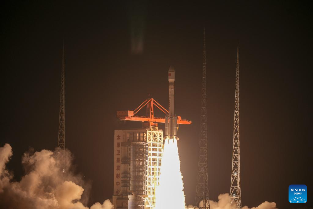 China lança novo grupo de satélites para constelação comercial