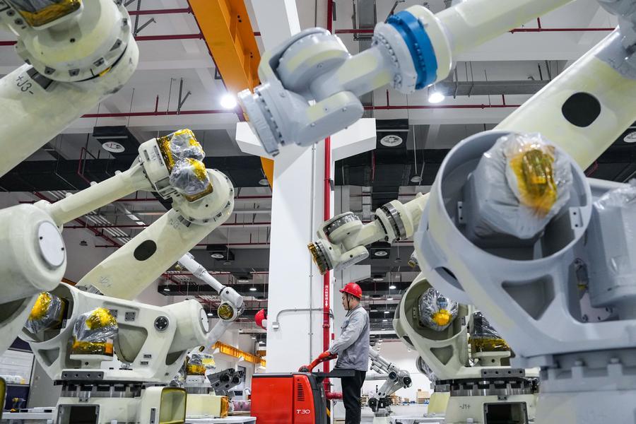 (Multimídia) China apoia plenamente desenvolvimento do setor de serviços produtivos