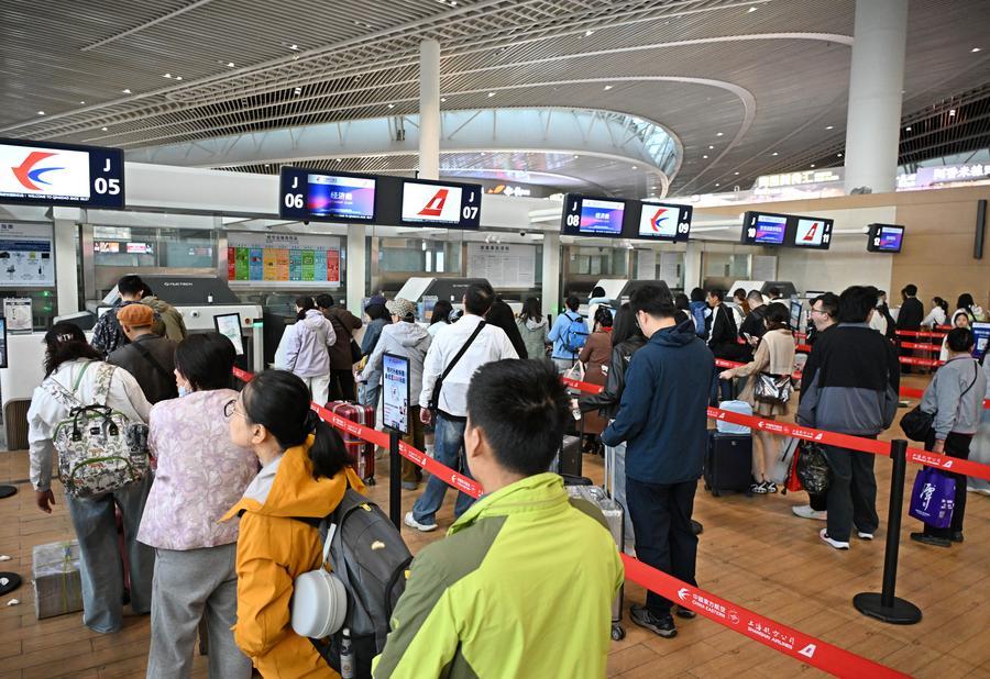 (Multimídia) Companhias aéreas chinesas aumentarão sobretaxas de combustível em rotas domésticas a partir de 16 de maio