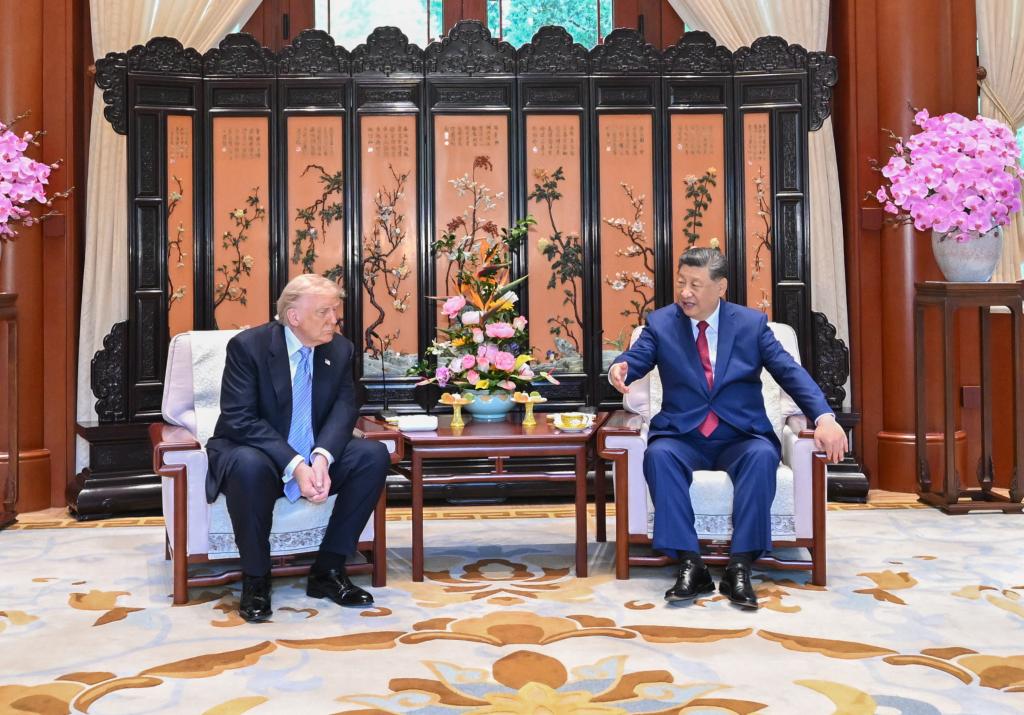 Xi e Trump realizam reunião privada em Beijing