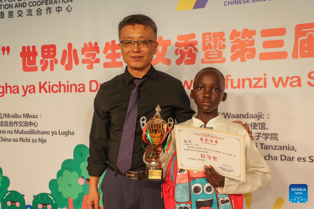 Destaque: Estudante tanzaniano busca sonho chinês em uma competição de idiomas em Dar es Salã