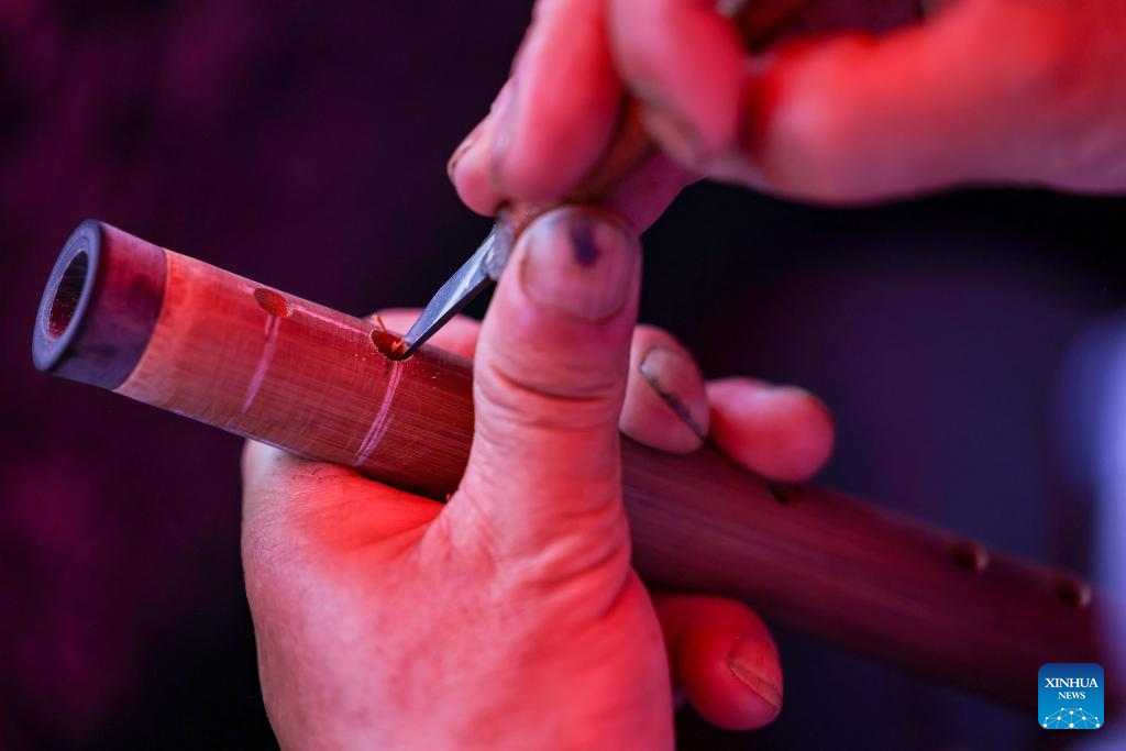 Competição de habilidades em fabricação de flauta de bambu marca o Dia Internacional dos Museus em Guizhou, sudoeste da China