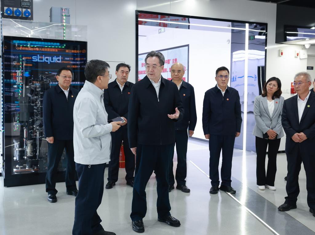 Vice-premiê chinês pede aceleração da rede nacional integrada de poder computacional para impulsionar desenvolvimento de alta qualidade