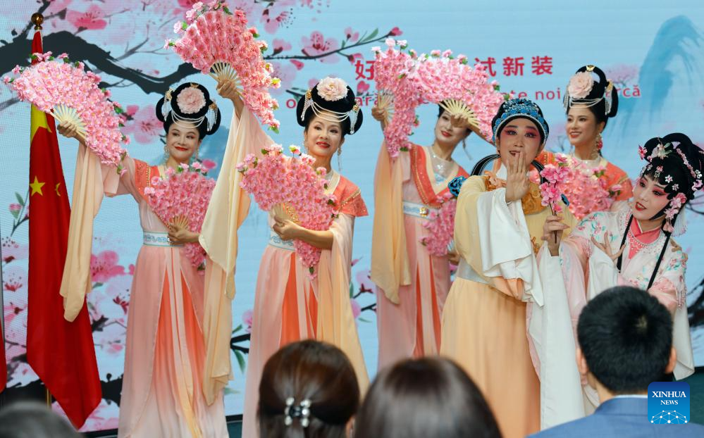 Evento promocional turístico de Guangxi encanta visitantes no Centro Cultural Chinês em Bucareste, Romênia