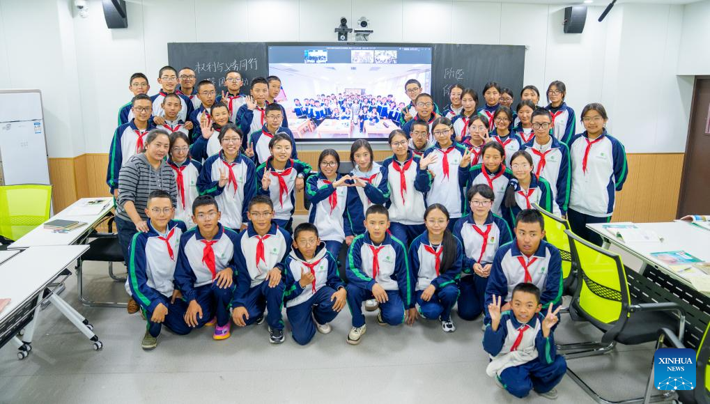Estudantes de Xizang e Beijing participam de programa de parceria educacional