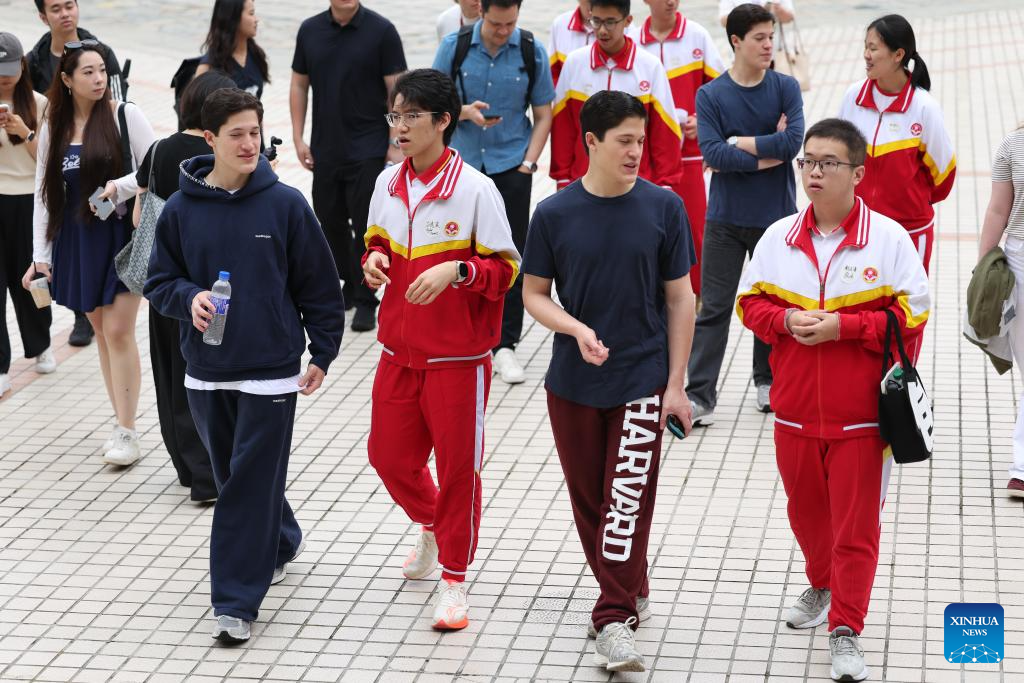 Estudantes internacionais visitam Guizhou, no sudoeste da China