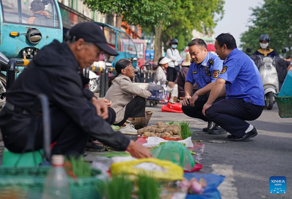 "Feira matinal de maré" em Jiangxi: solução inovadora que concilia vendedores ambulantes e fluidez no trânsito