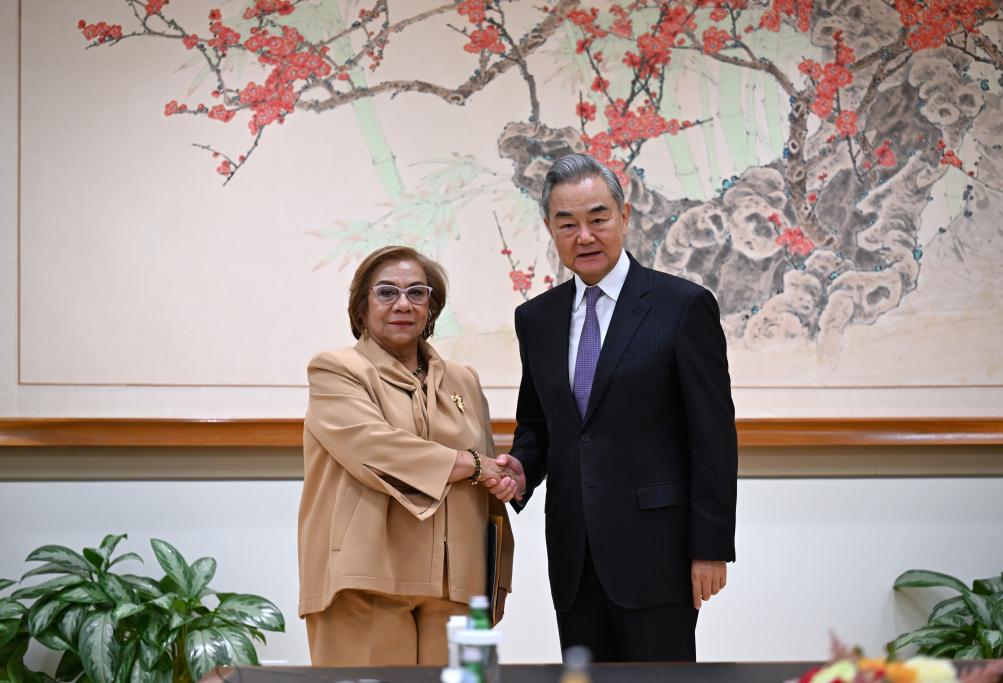 Chanceleres da China e da Colômbia prometem intensificar cooperação prática
