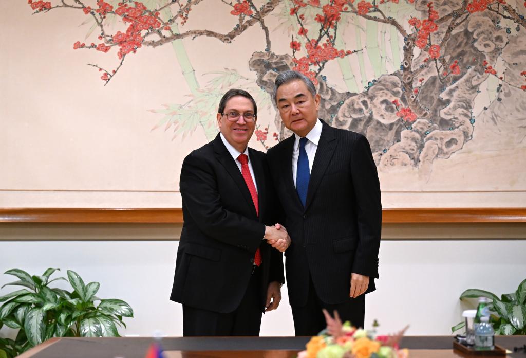 China irá defender justiça e falar em defesa de Cuba, diz chanceler chinês