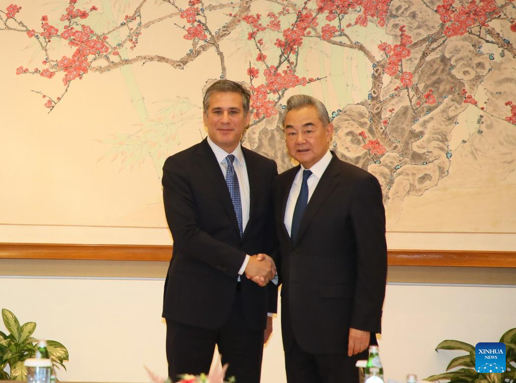 Relações China-Costa Rica atendem aos interesses estratégicos de longo prazo de ambos os países, diz chanceler chinês