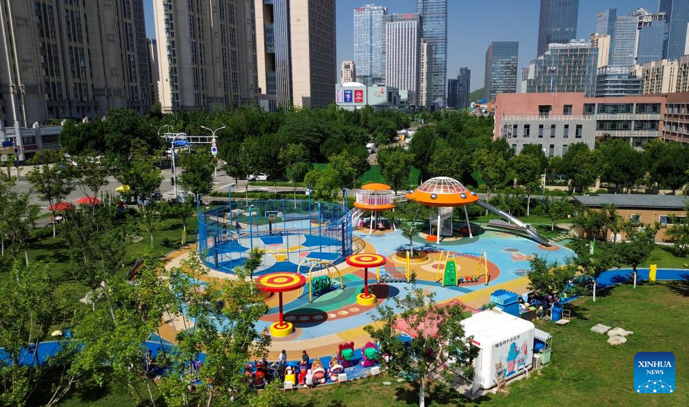 Parques voltados para crianças na cidade chinesa de Jinan promovem crescimento saudável dos pequenos