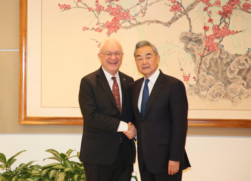 China apoia Uruguai na salvaguarda da soberania, segurança e interesses de desenvolvimento, diz chanceler chinês