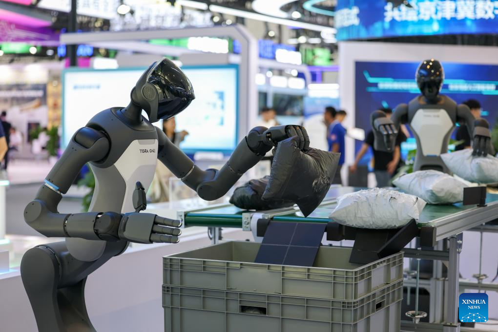 Robôs humanoides protagonizam abertura da Exposição Mundial de Inteligência 2026 em Tianjin, norte da China